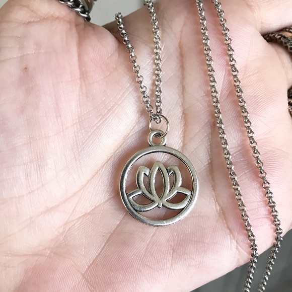 π΄Sale ! Boho lotus flower silver necklace - Picture 5 of 9